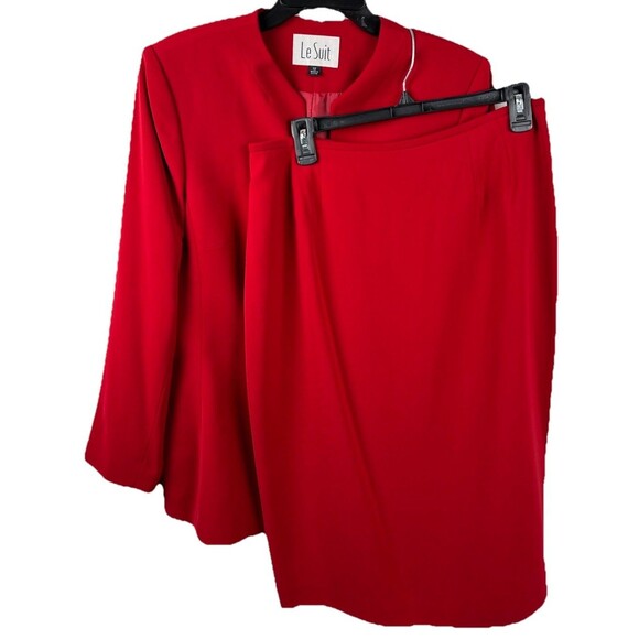 Le Suit Skirt Blazer Suit Set Women’s  Red 100% Polyester 2 Pc Size 12 Soft - Picture 1 of 13